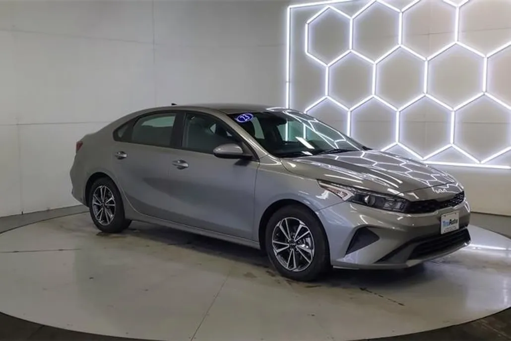 2023 Kia Forte LX photo 1