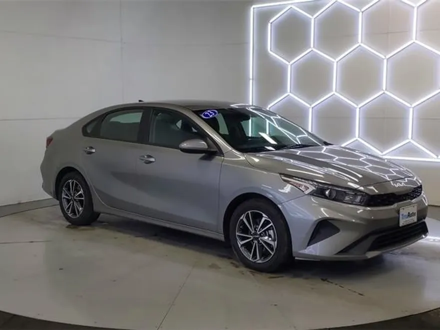 2023 Kia Forte LX photo 1