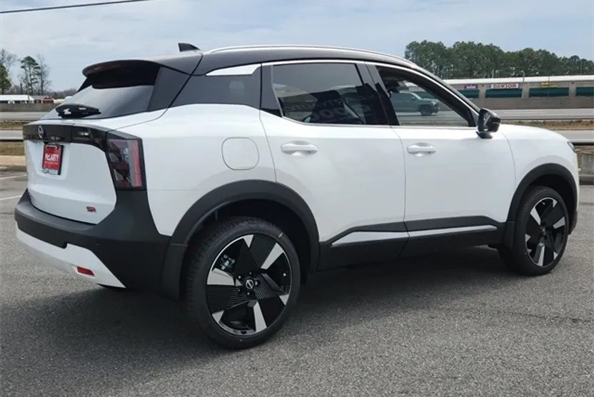 2025 Nissan Kicks SR photo 1