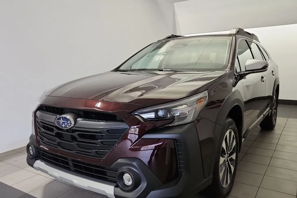 2025 Subaru Outback Touring XT photo 1