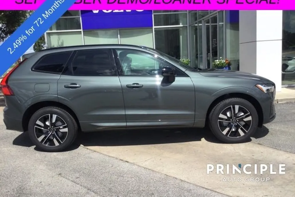 2026 Volvo XC60 B5 Core photo 1