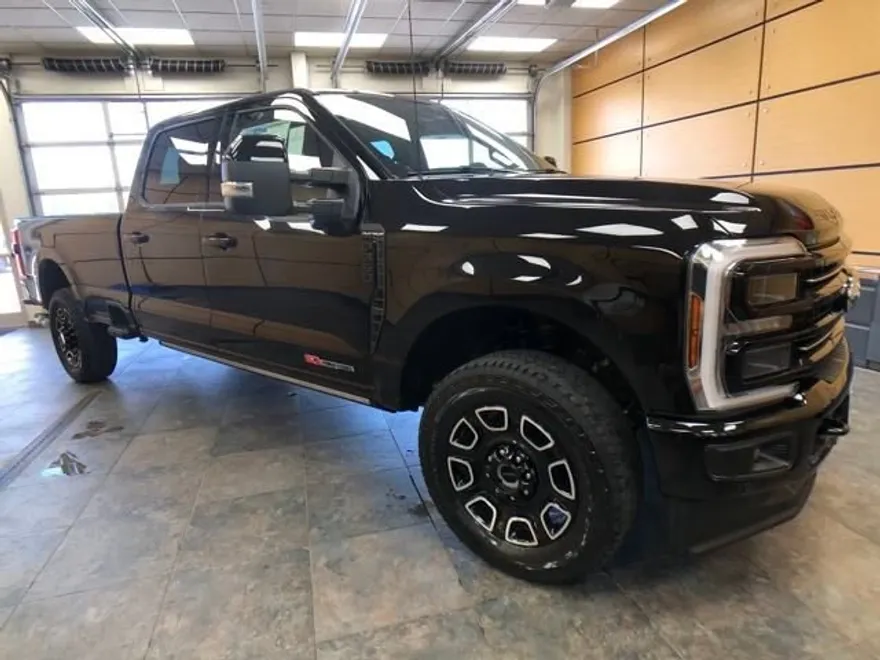 2025 Ford F-350 Platinum photo 1