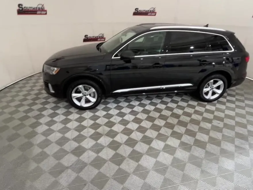 2024 Audi Q7 45 Premium Plus photo 1
