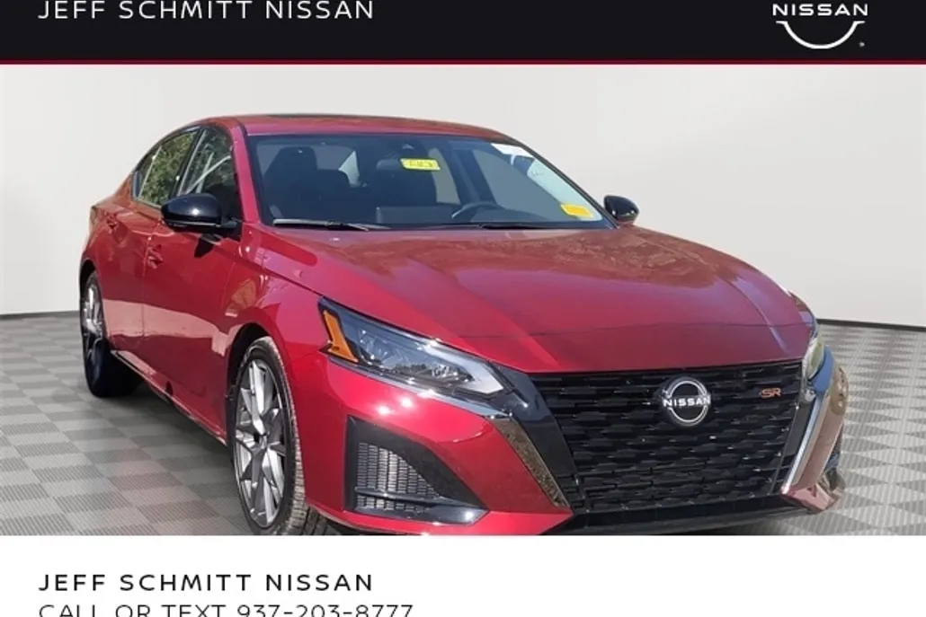 2024 Nissan Altima SR photo 1