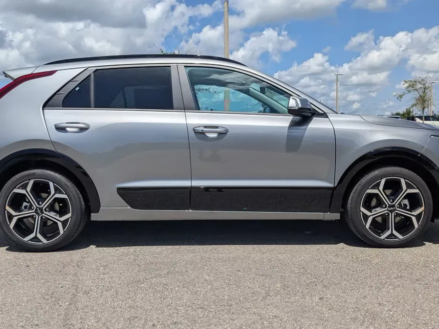 2025 Kia Niro EX Touring photo 1