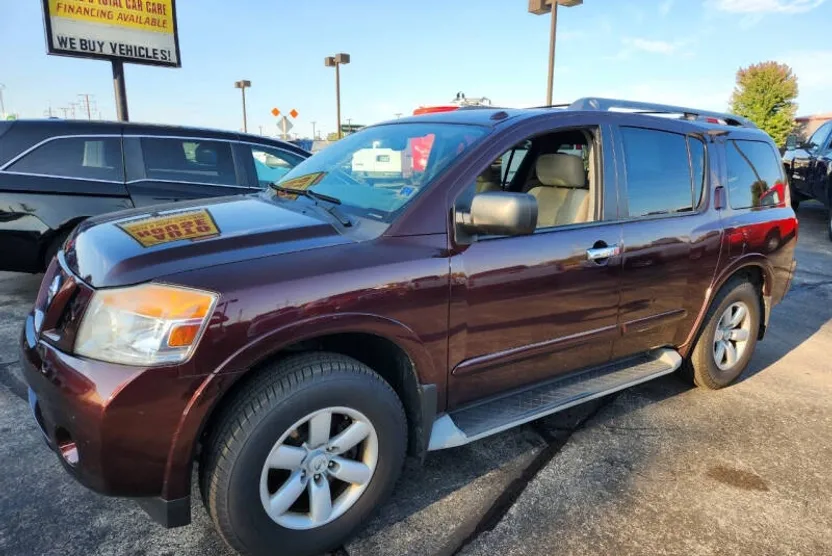 2013 Nissan Armada SV photo 1