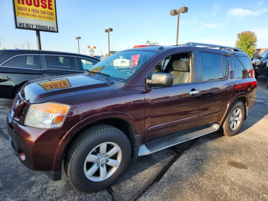 2013 Nissan Armada SV photo 1