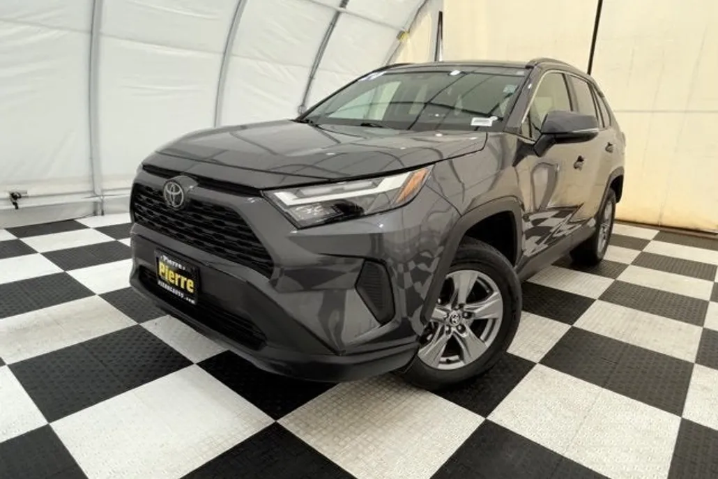 2024 Toyota RAV4 XLE photo 1