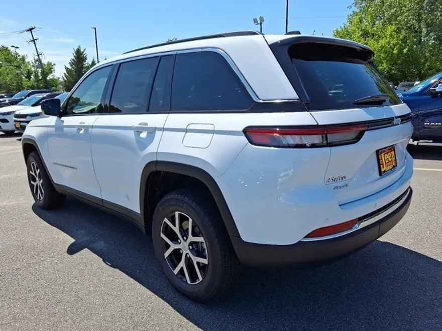 2025 Jeep Grand Cherokee Limited photo 1