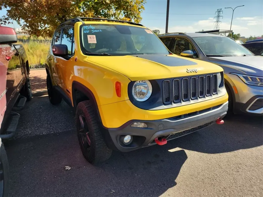 2016 Jeep Renegade Trailhawk photo 1