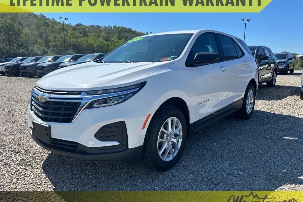 2023 Chevrolet Equinox LS photo 1