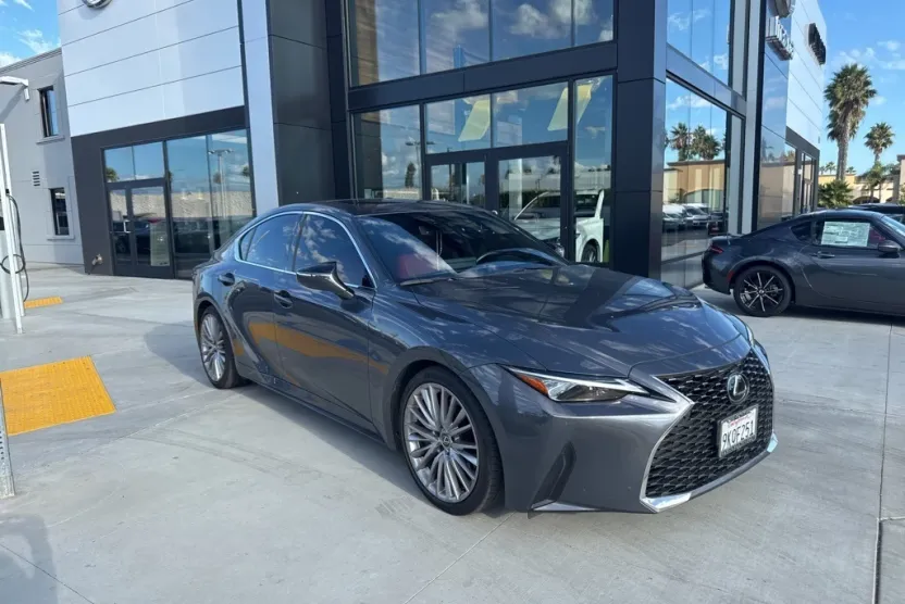 2024 Lexus IS 300 photo 1