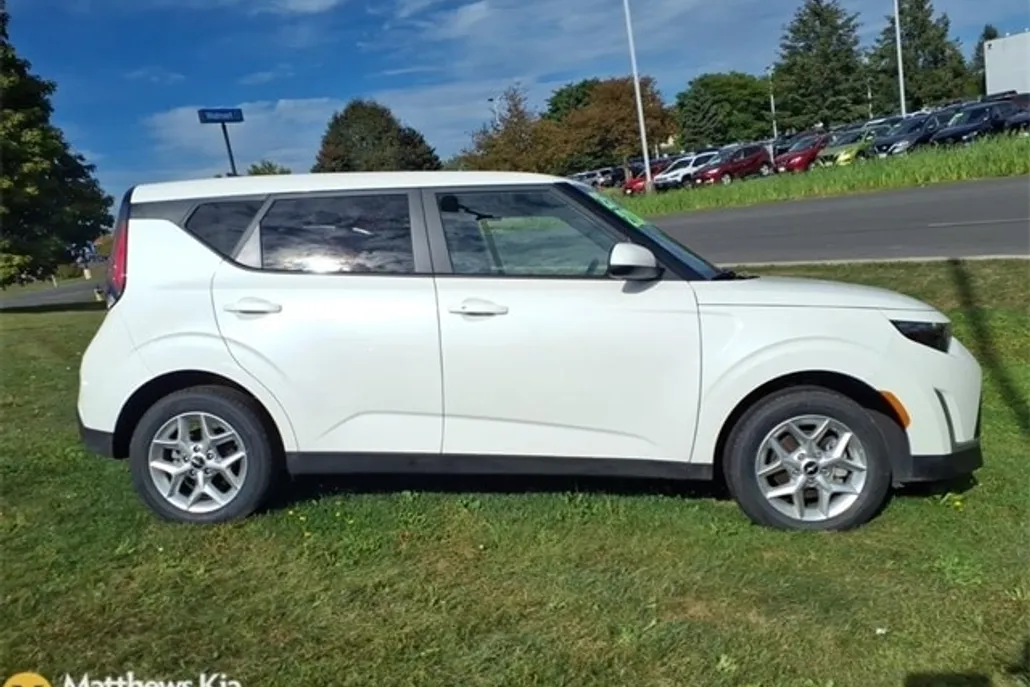 2025 Kia Soul S photo 1