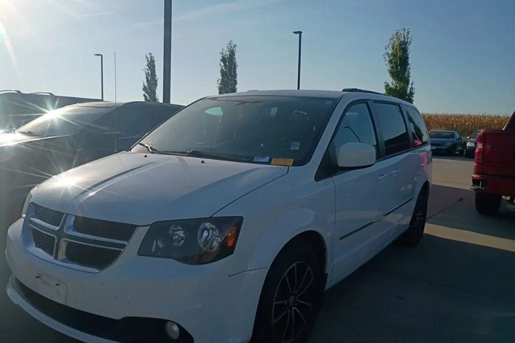 2017 Dodge Grand Caravan GT photo 1