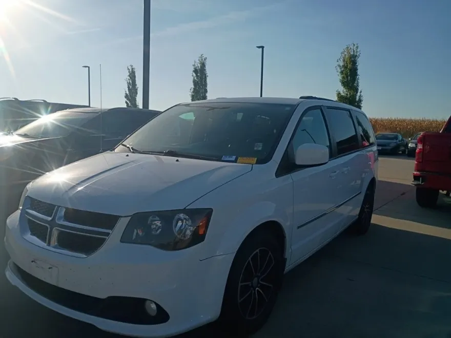 2017 Dodge Grand Caravan GT photo 1