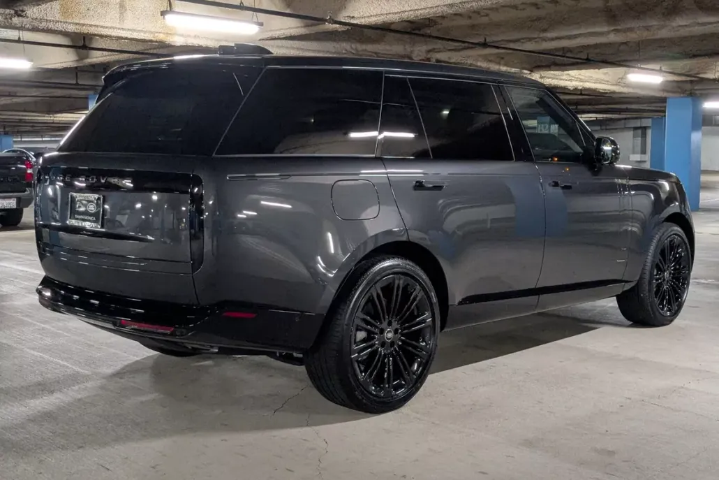 2025 Land Rover Range Rover SE photo 1