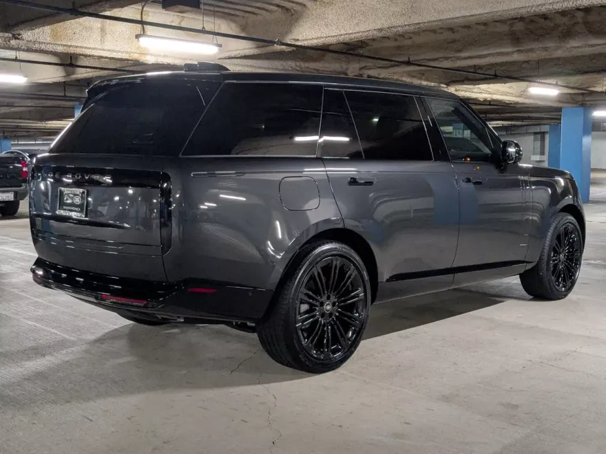 2025 Land Rover Range Rover SE photo 1