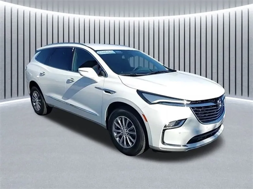 2024 Buick Enclave Essence photo 1