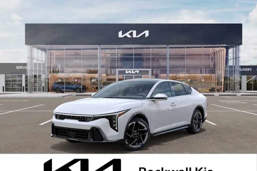 2025 Kia K4 GT-Line photo 1
