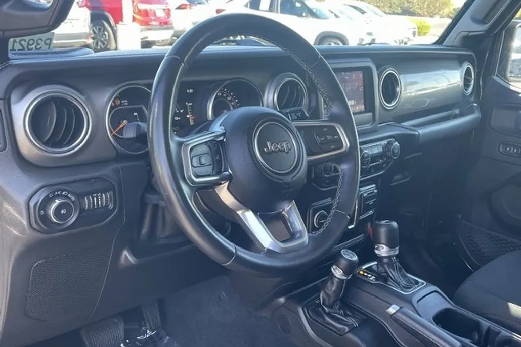 2019 Jeep Wrangler Unlimited Sahara photo 1