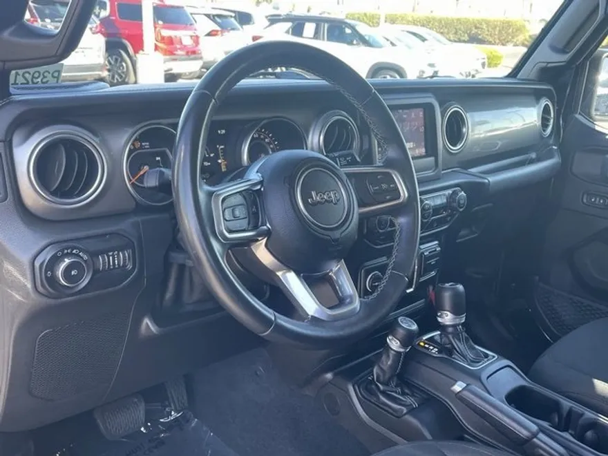2019 Jeep Wrangler Unlimited Sahara photo 1