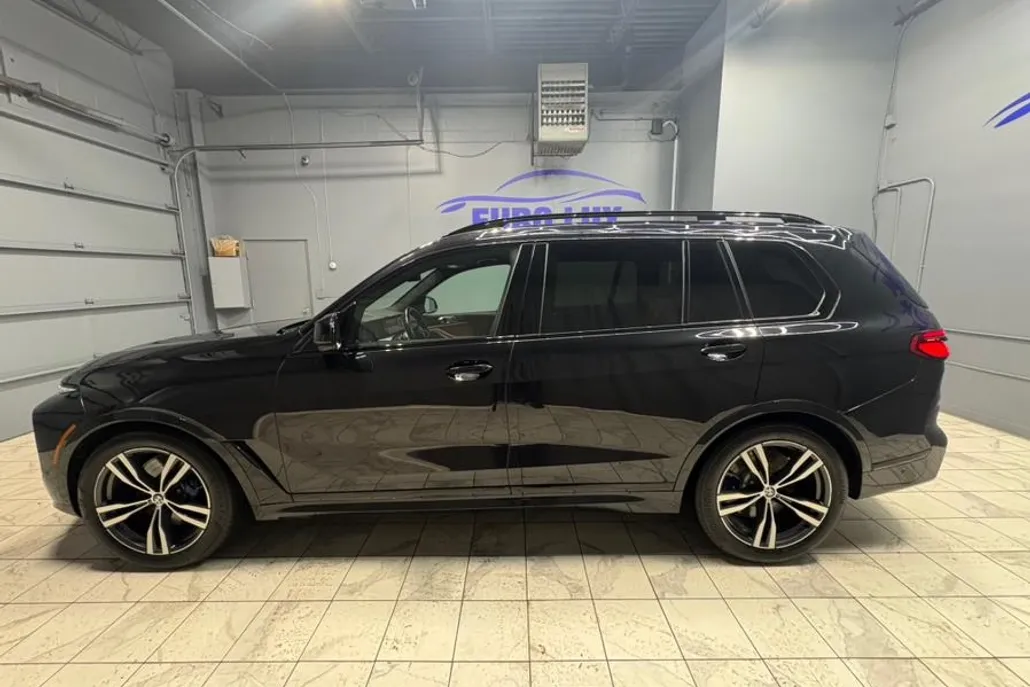 2023 Bmw X7 M60i photo 1