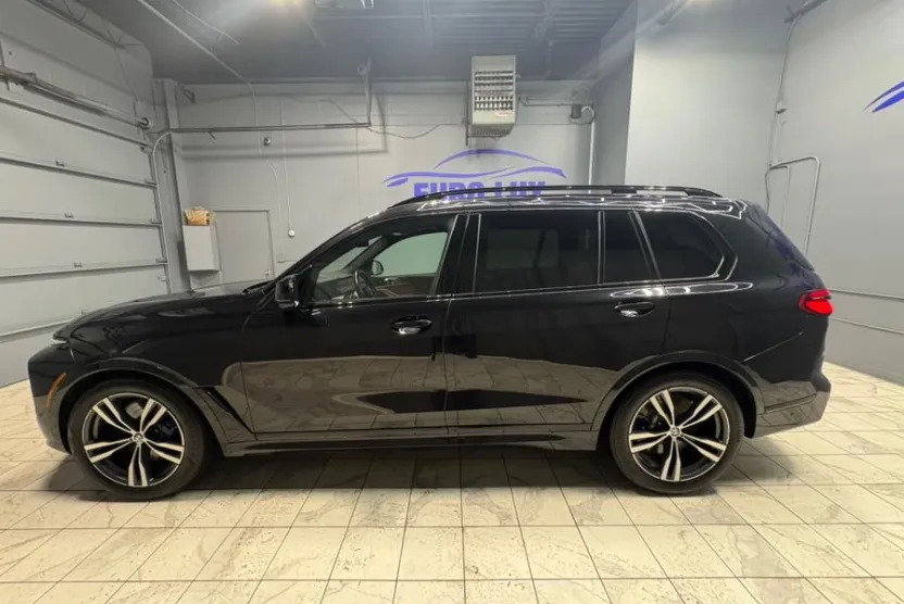 2023 Bmw X7 M60i photo 1