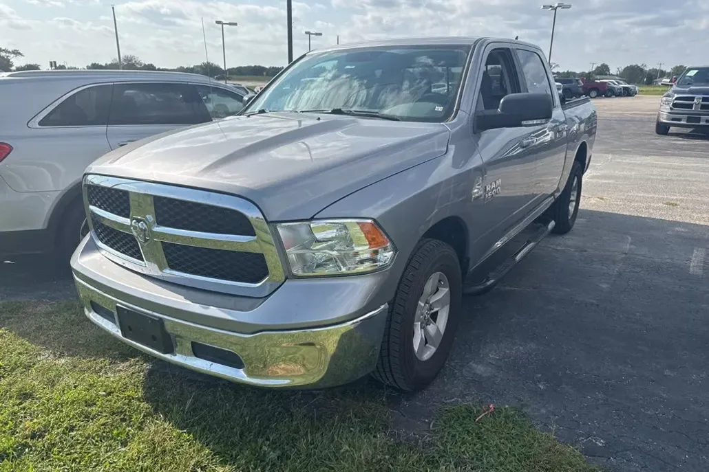 2019 Ram 1500 Classic SLT photo 1