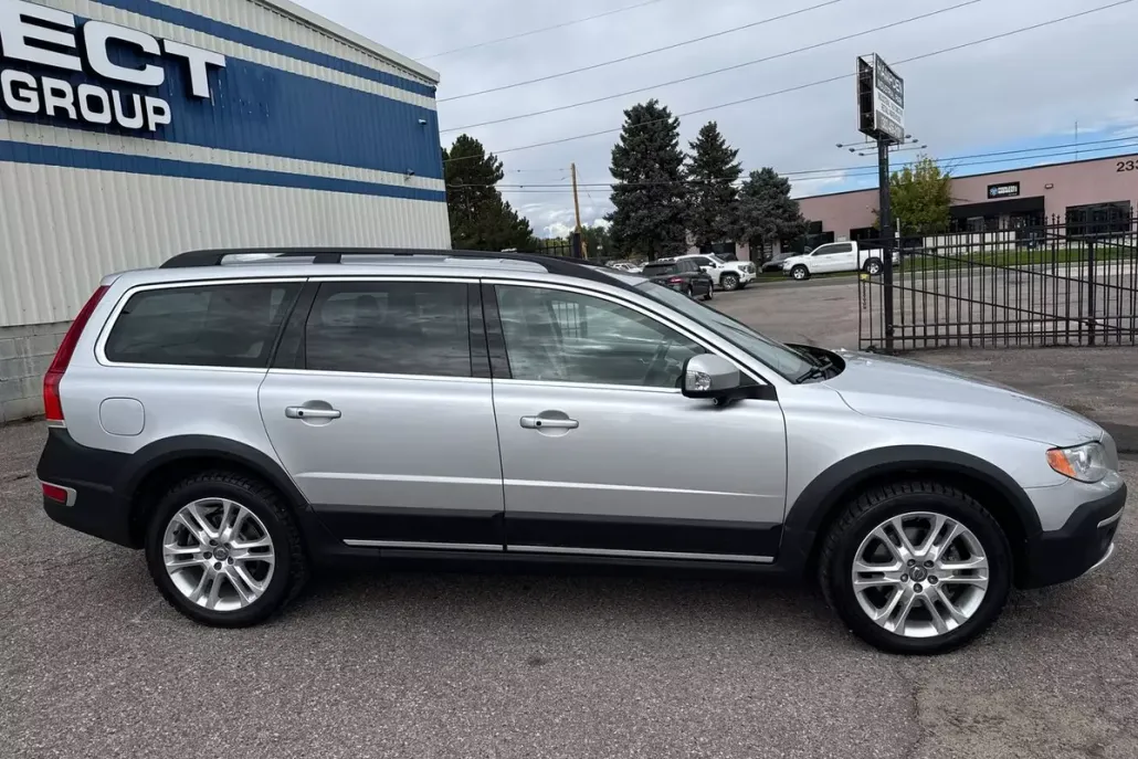 2016 Volvo XC70 T5 Platinum photo 1