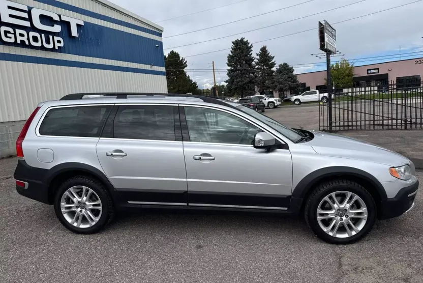 2016 Volvo XC70 T5 Platinum photo 1