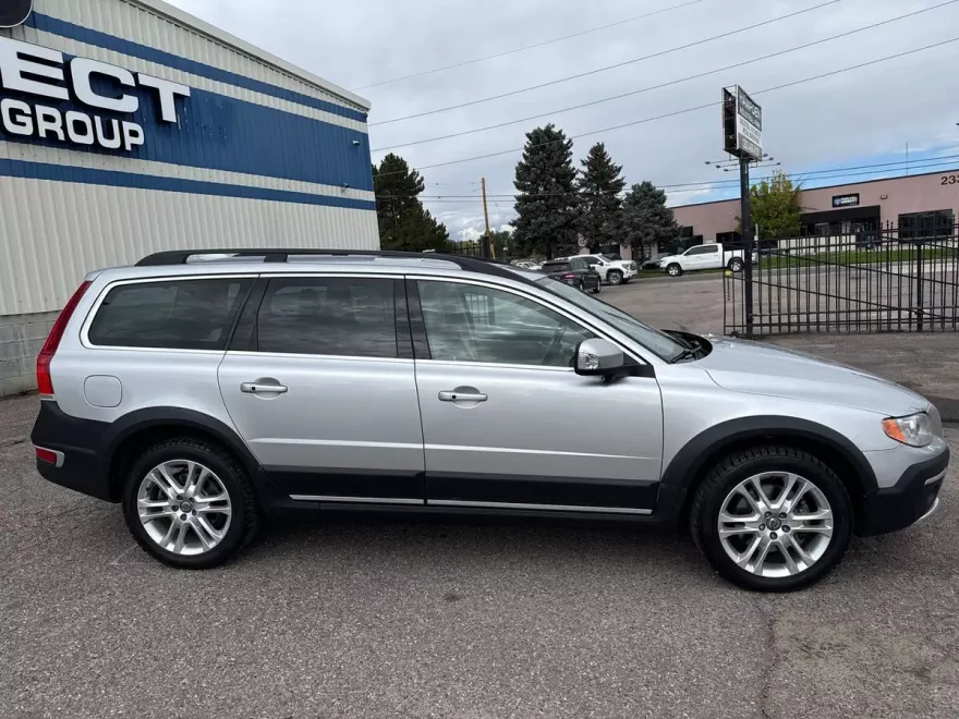2016 Volvo XC70 T5 Platinum photo 1