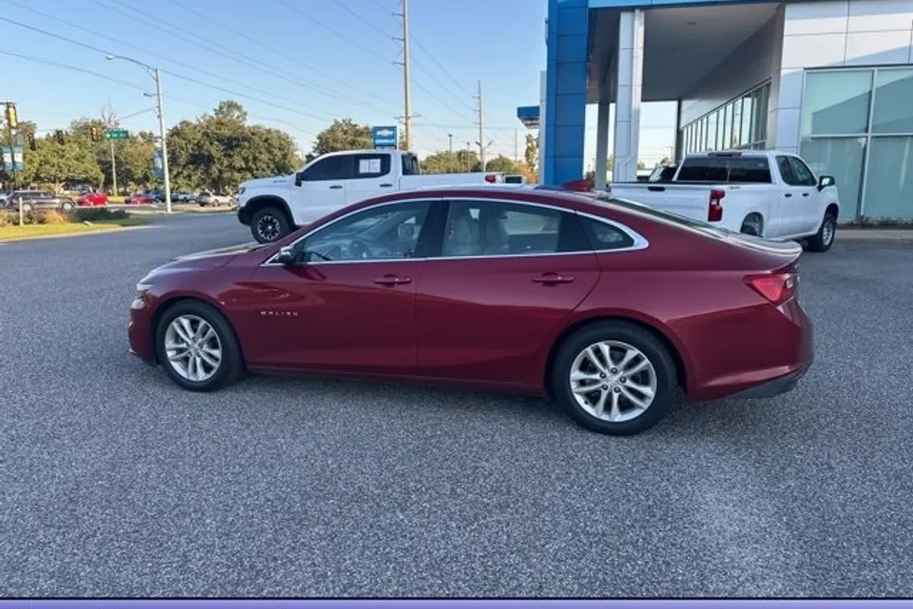 2018 Chevrolet Malibu Hybrid photo 1