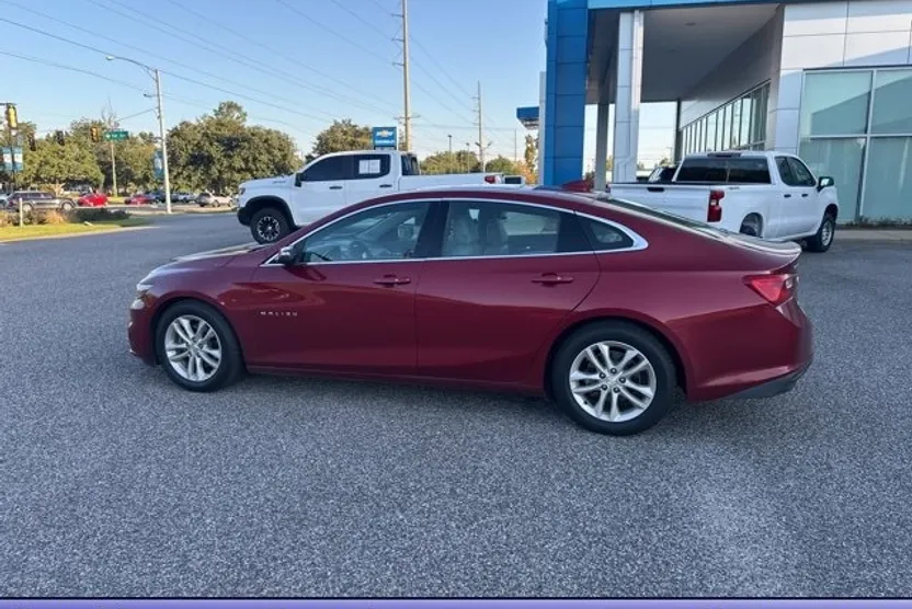 2018 Chevrolet Malibu Hybrid photo 1