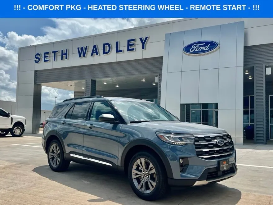 2025 Ford Explorer photo 1