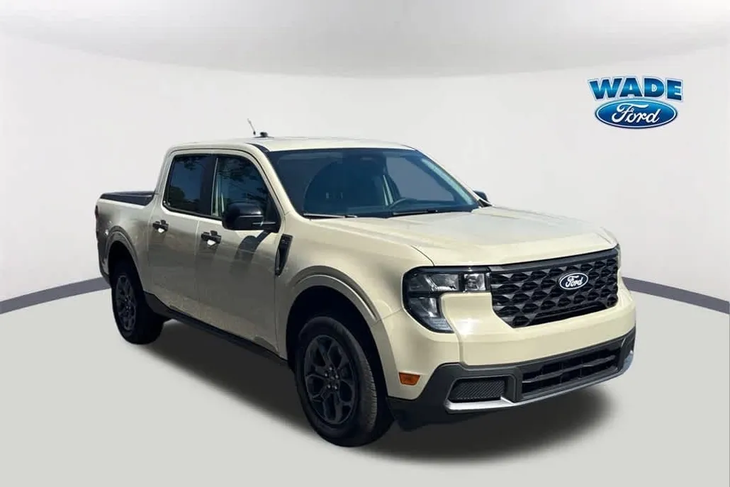 2025 Ford Maverick XLT photo 1