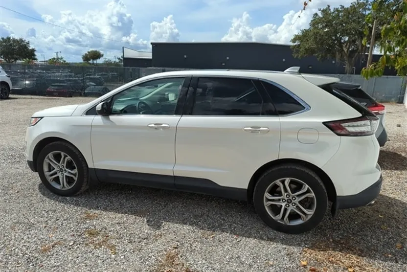 2016 Ford Edge Titanium photo 1
