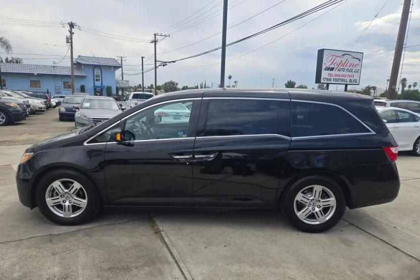 2012 Honda Odyssey Touring photo 1