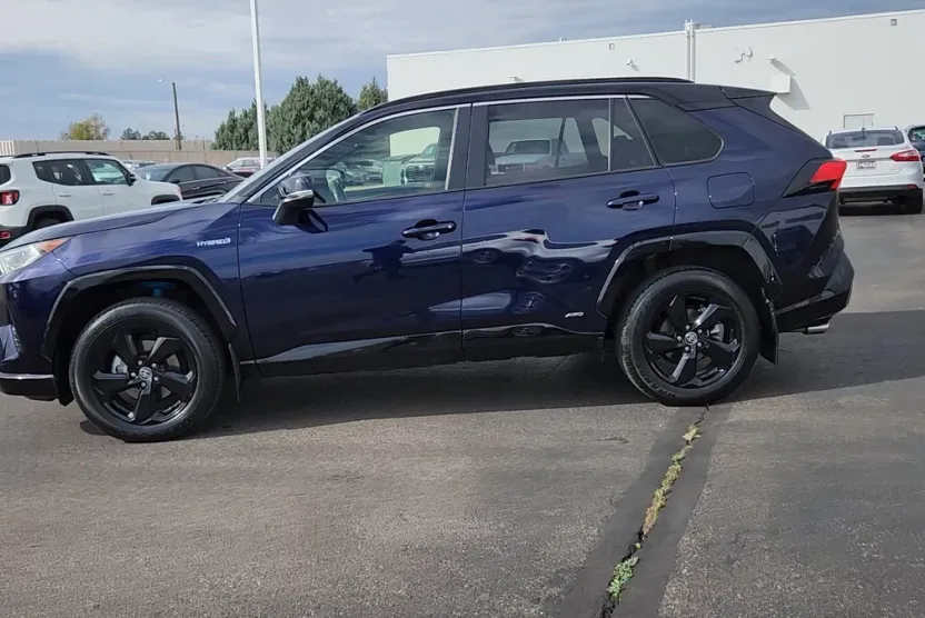 2020 Toyota RAV4 Hybrid XSE photo 1