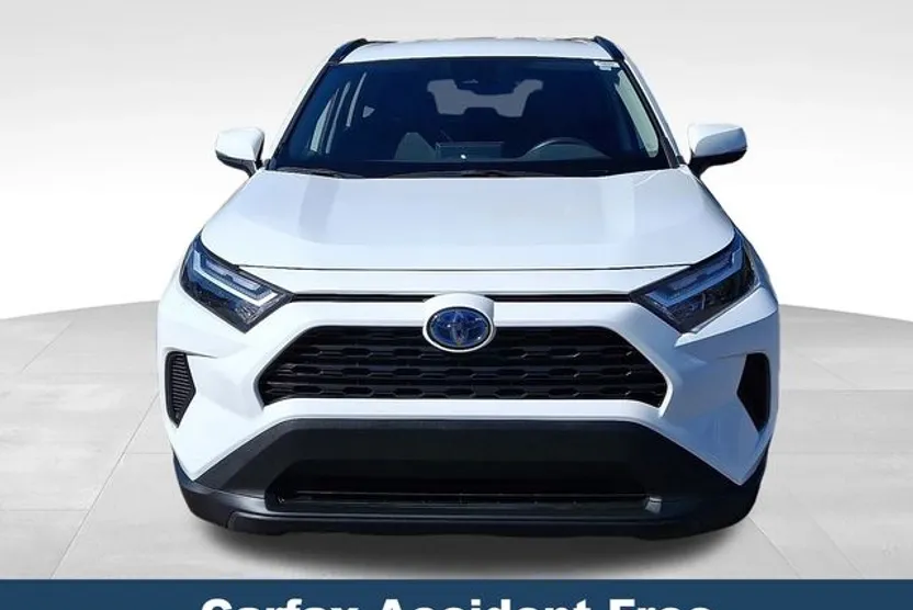 2024 Toyota RAV4 Hybrid XLE photo 1