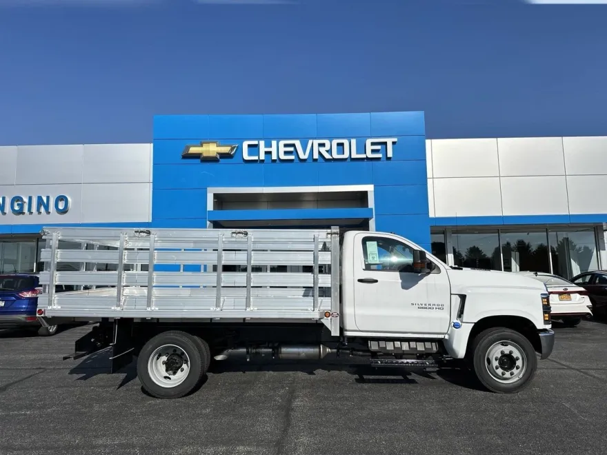 2023 Chevrolet Silverado 6500HD Work Truck photo 1