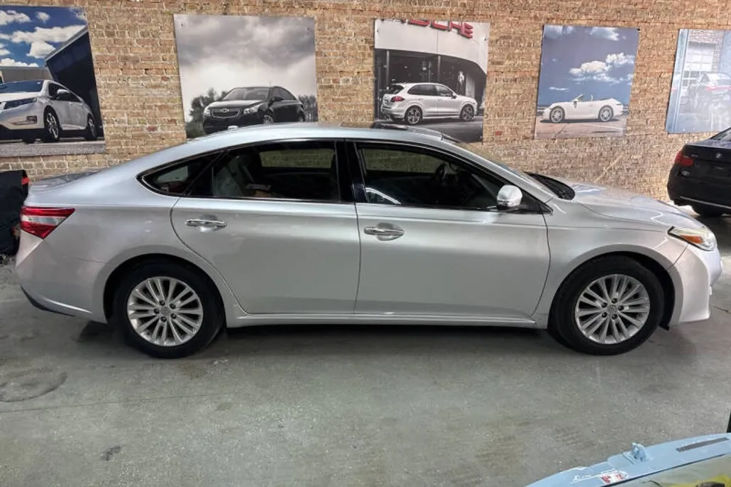 2013 Toyota Avalon Hybrid XLE Premium photo 1