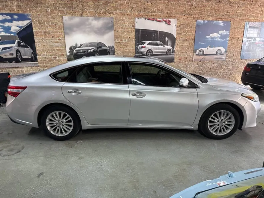 2013 Toyota Avalon Hybrid XLE Premium photo 1