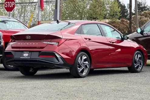 2025 Hyundai Elantra SEL Convenience photo 3