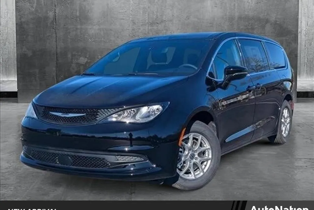2025 Chrysler Voyager LX photo 1