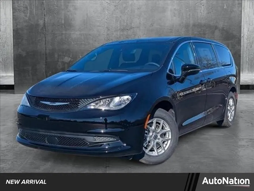 2025 Chrysler Voyager LX photo 1