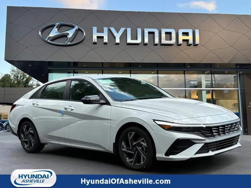 2025 Hyundai Elantra SEL Sport photo 1