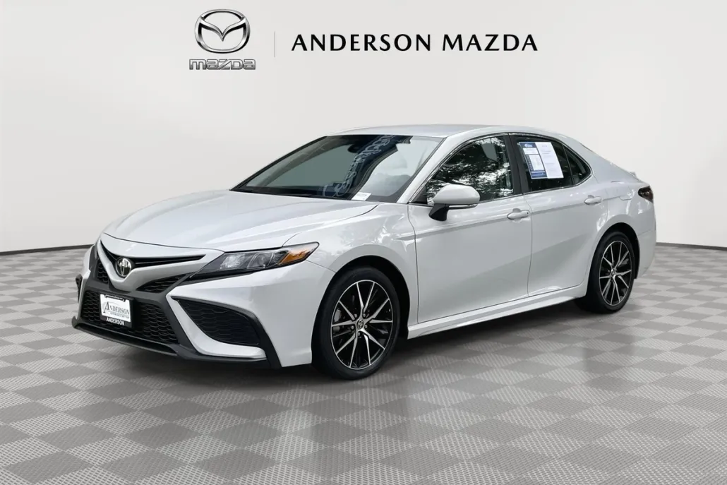 2023 Toyota Camry SE photo 1