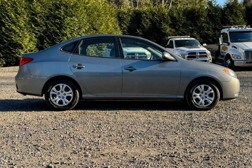 2010 Hyundai Elantra GLS photo 1
