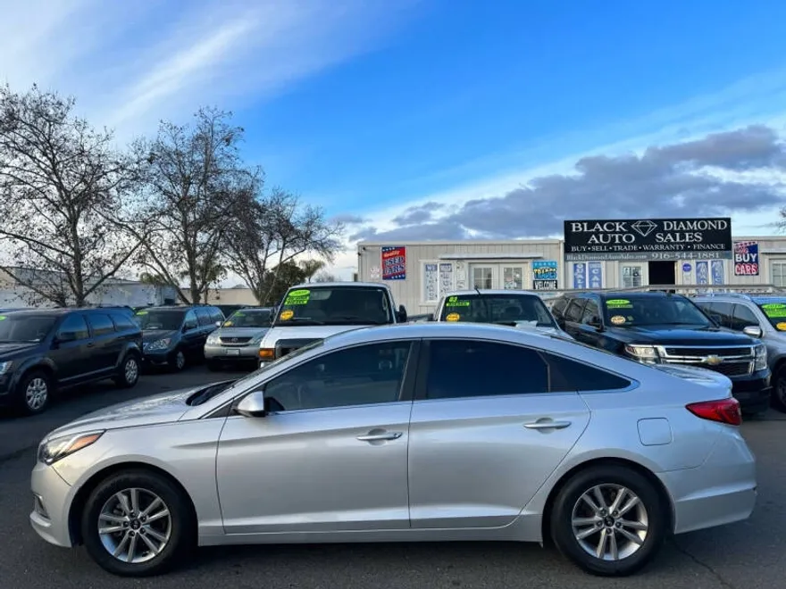 2016 Hyundai Sonata SE photo 1