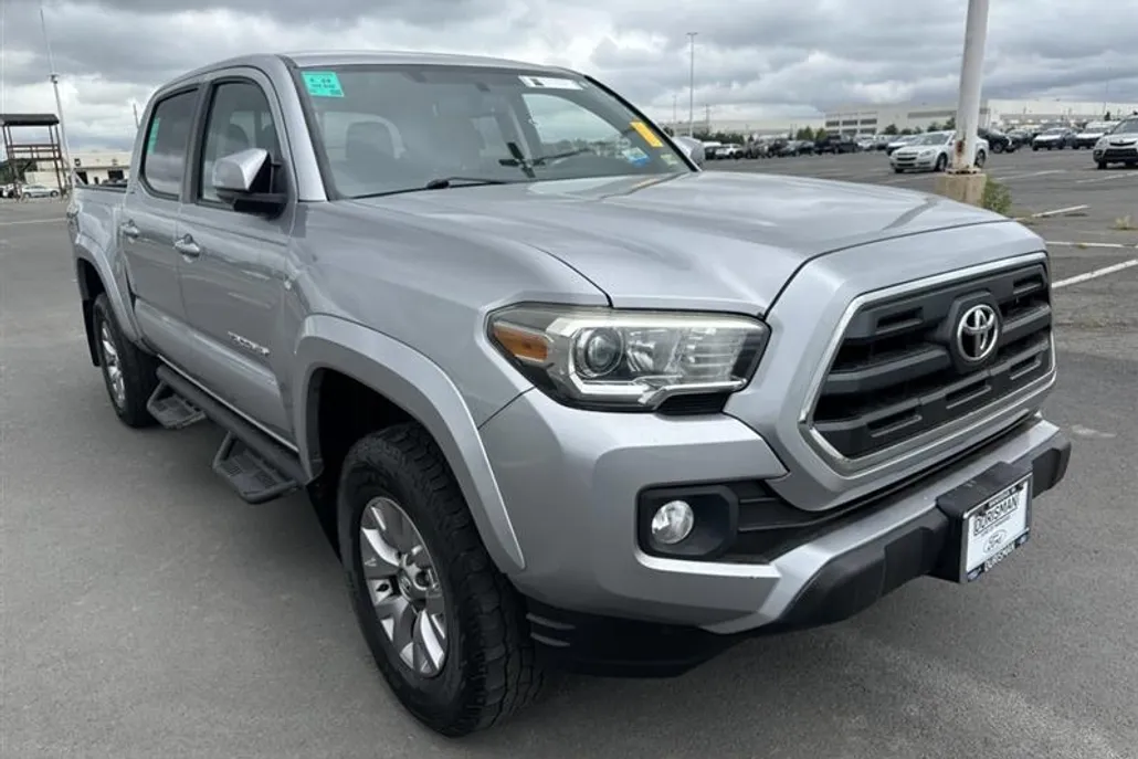 2017 Toyota Tacoma SR5 photo 1